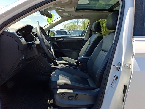 Used 2023 Volkswagen Tiguan SE AWD/4WD image 13