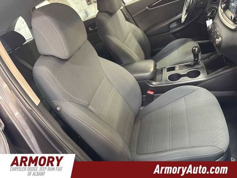 Used 2017 Kia Sorento LX w/ LX Convenience Package image 36