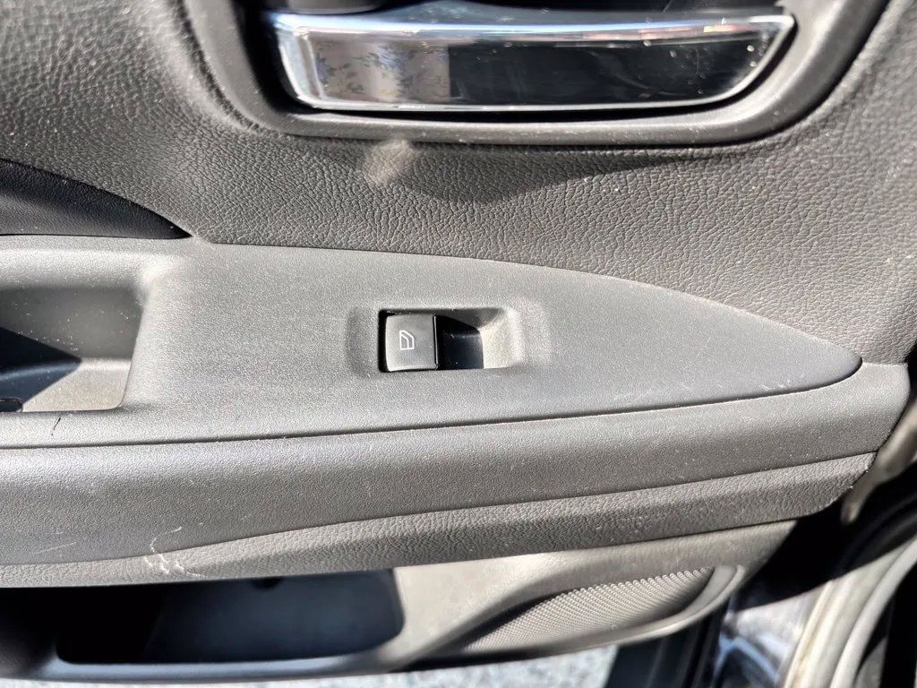 Used 2019 Mitsubishi Outlander FWD image 19