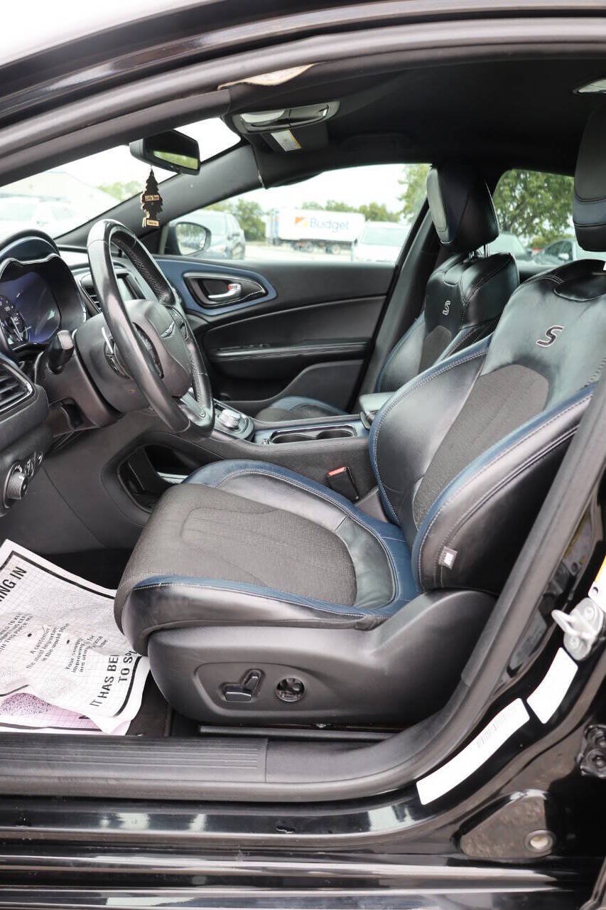 Used 2015 Chrysler 200 S w/ Navigation & Sound Group I FWD image 13
