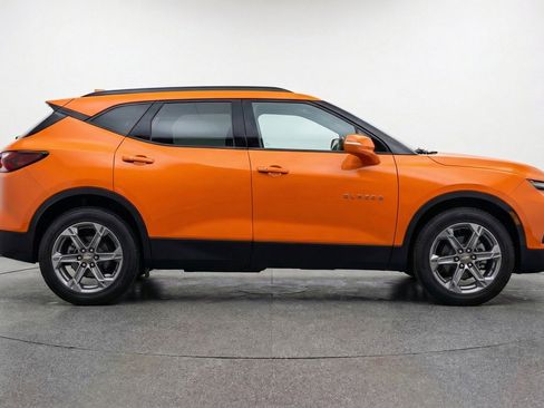 Used 2025 Chevrolet Blazer LT FWD image 9