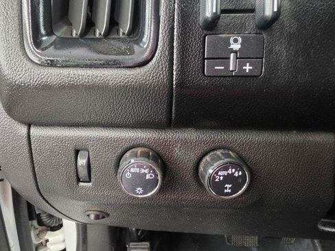 Used 2018 Chevrolet Colorado LT AWD/4WD image 15
