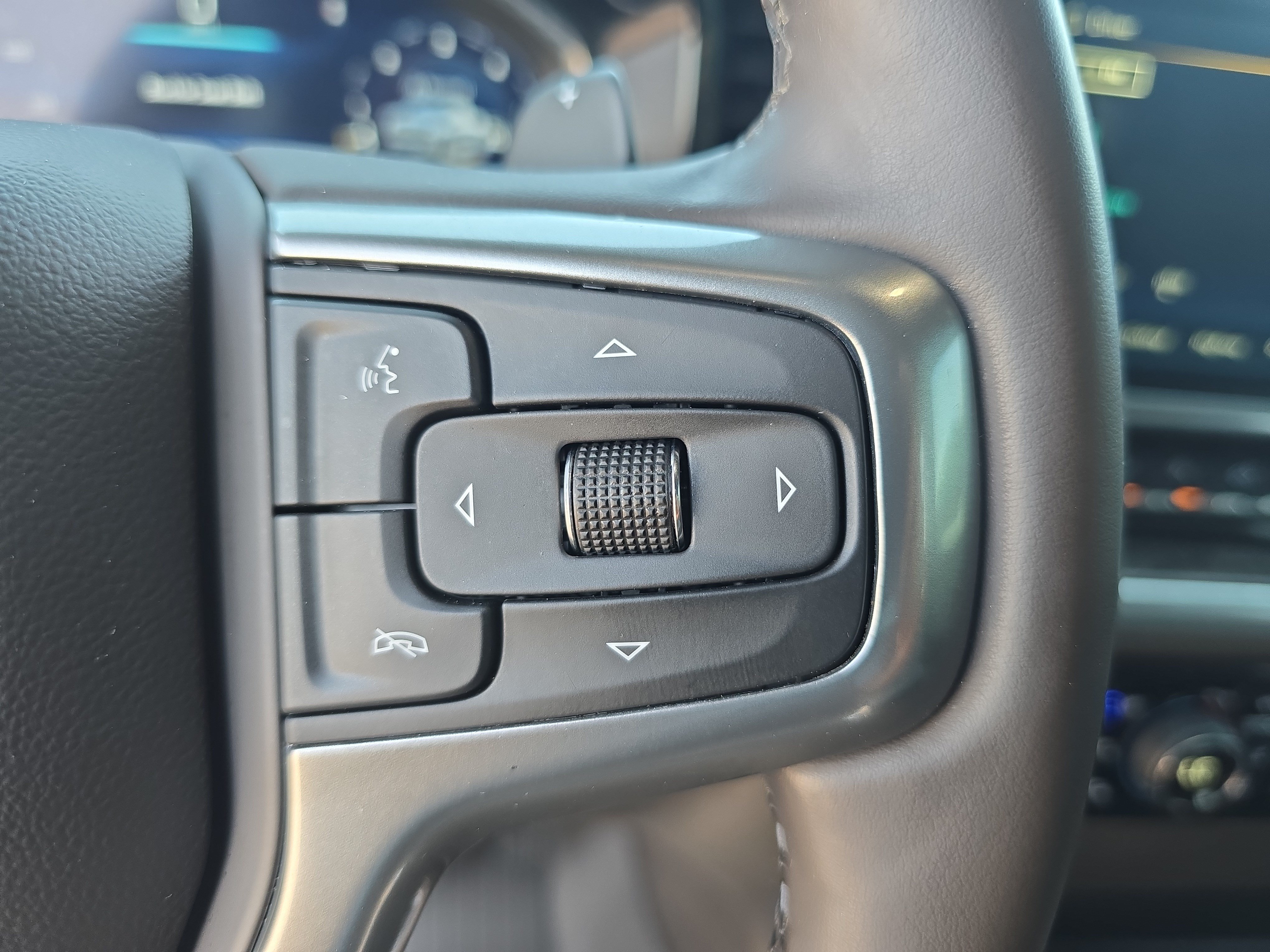 Used 2024 Chevrolet Silverado 1500 LTZ AWD/4WD image 17