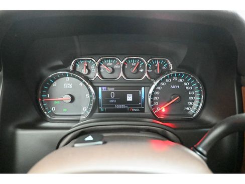 Used 2019 Chevrolet Suburban Premier image 13