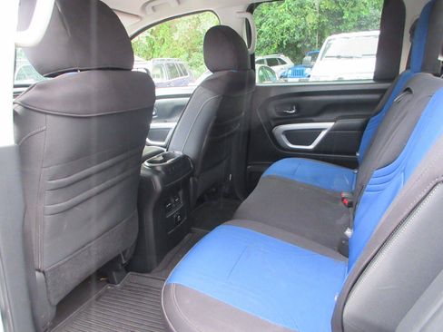 Used 2017 Nissan Titan SV RWD image 8