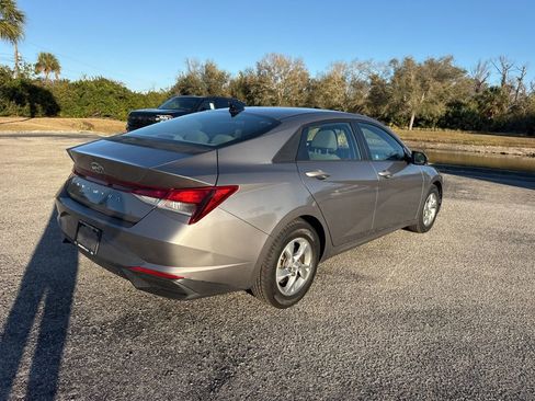 Used 2021 Hyundai Elantra SE image 7