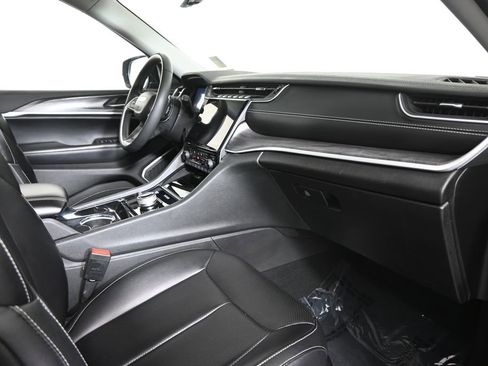 Used 2023 Jeep Grand Cherokee Limited w/ Luxury Tech Group II image 15