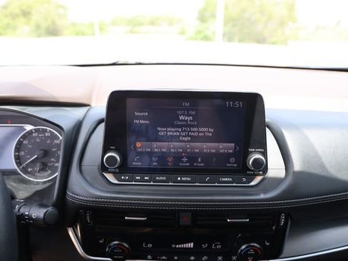 Used 2022 Nissan Rogue SV w/ SV Premium Package FWD image 18