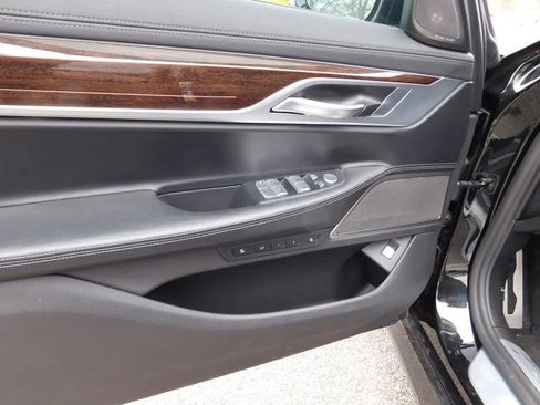 Used 2022 BMW 740i xDrive w/ M Sport Package AWD/4WD image 15
