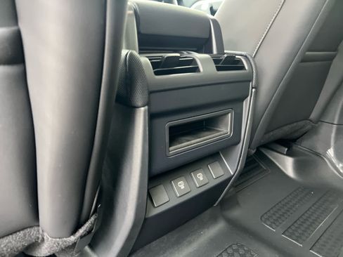 Used 2025 Land Rover Defender 110 S image 17