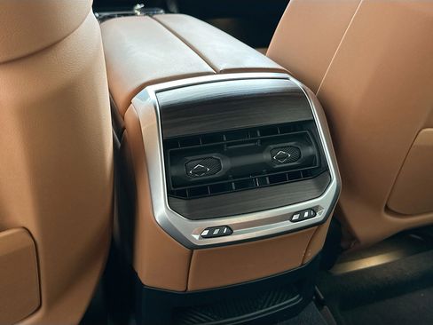 Used 2023 BMW 740i w/ Parking Assistance Package RWD image 27