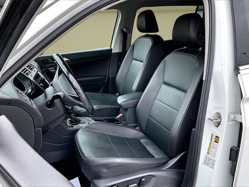 Used 2019 Volkswagen Tiguan SE image 19