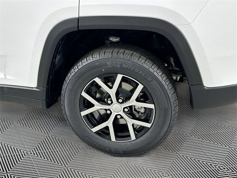 New 2025 Jeep Grand Cherokee Limited w/ Luxury Tech Group II image 16