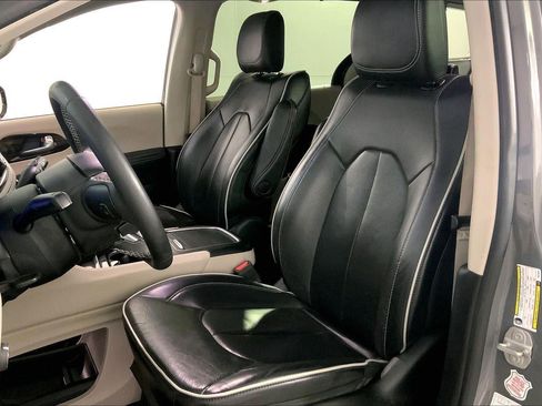 Used 2023 Chrysler Pacifica Limited image 22