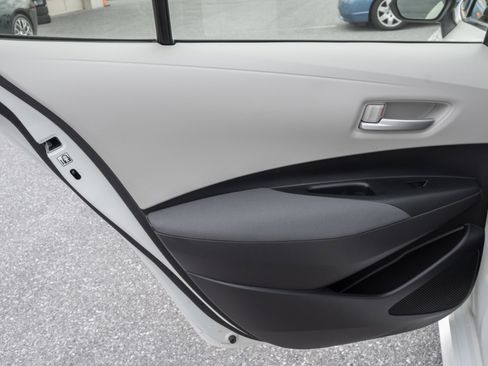 Used 2021 Toyota Corolla LE image 19