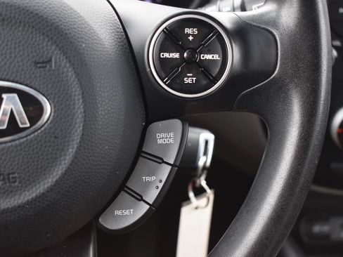 Used 2018 Kia Soul FWD image 7
