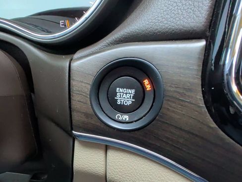 Used 2020 Jeep Grand Cherokee Overland AWD/4WD image 25