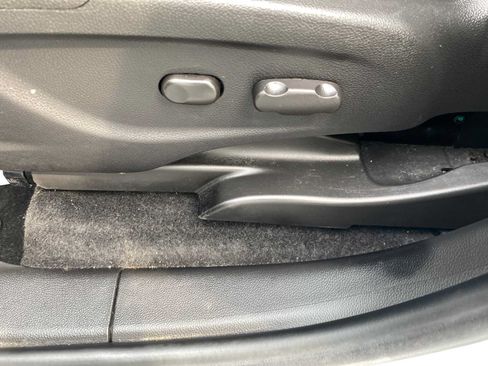 Used 2018 Chevrolet Trax LT w/ LT Convenience Package AWD/4WD image 17