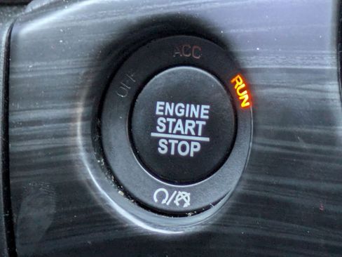 Used 2019 Jeep Grand Cherokee Altitude image 18