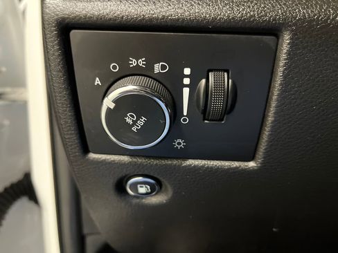 Used 2019 Jeep Grand Cherokee Altitude image 14