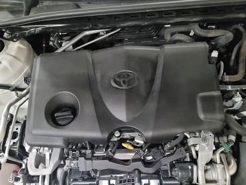 Used 2018 Toyota Camry LE image 30