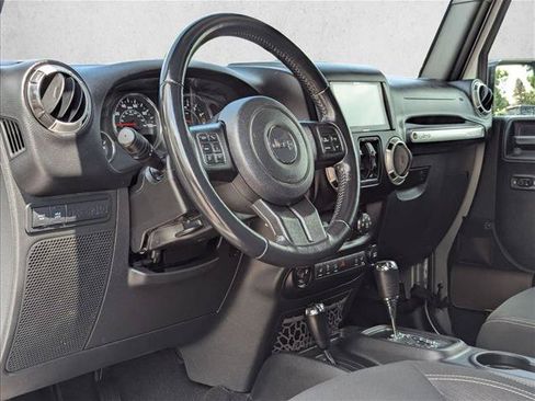 Used 2016 Jeep Wrangler Unlimited Rubicon w/ Connectivity Group AWD/4WD image 10