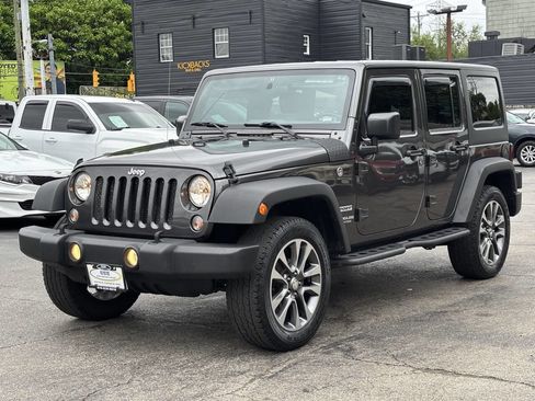Used 2017 Jeep Wrangler Unlimited Sport w/ Connectivity Group AWD/4WD image 4