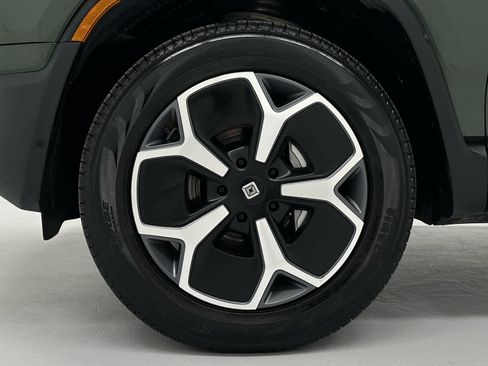 Used 2024 Rivian R1S Adventure image 9