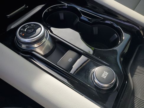 Used 2025 Ford Explorer Platinum w/ Ultimate Package image 10