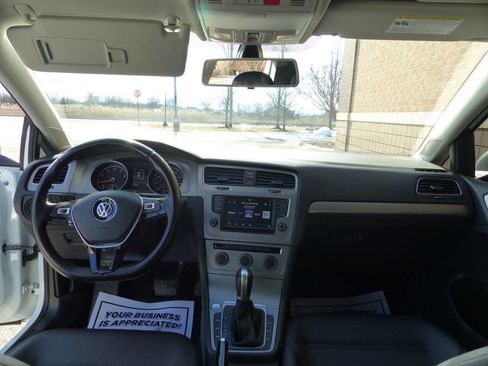 Used 2017 Volkswagen Golf SE image 37