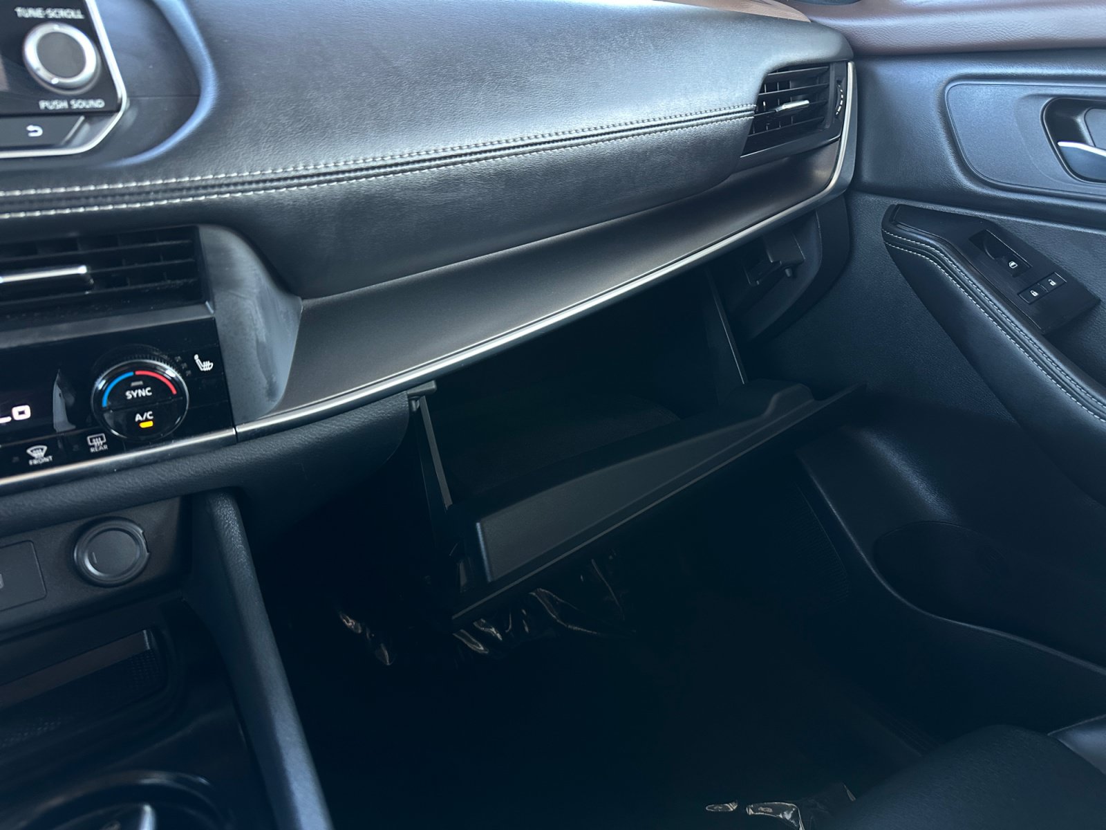 Used 2023 Nissan Rogue SV w/ SV Premium B Package FWD image 23
