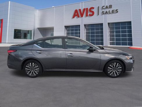 Used 2025 Nissan Altima 2.5 SV FWD image 5