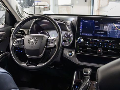 Used 2022 Toyota Highlander Limited image 11