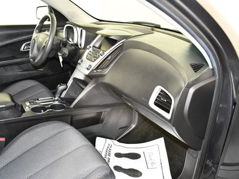 Used 2017 Chevrolet Equinox LS FWD image 38