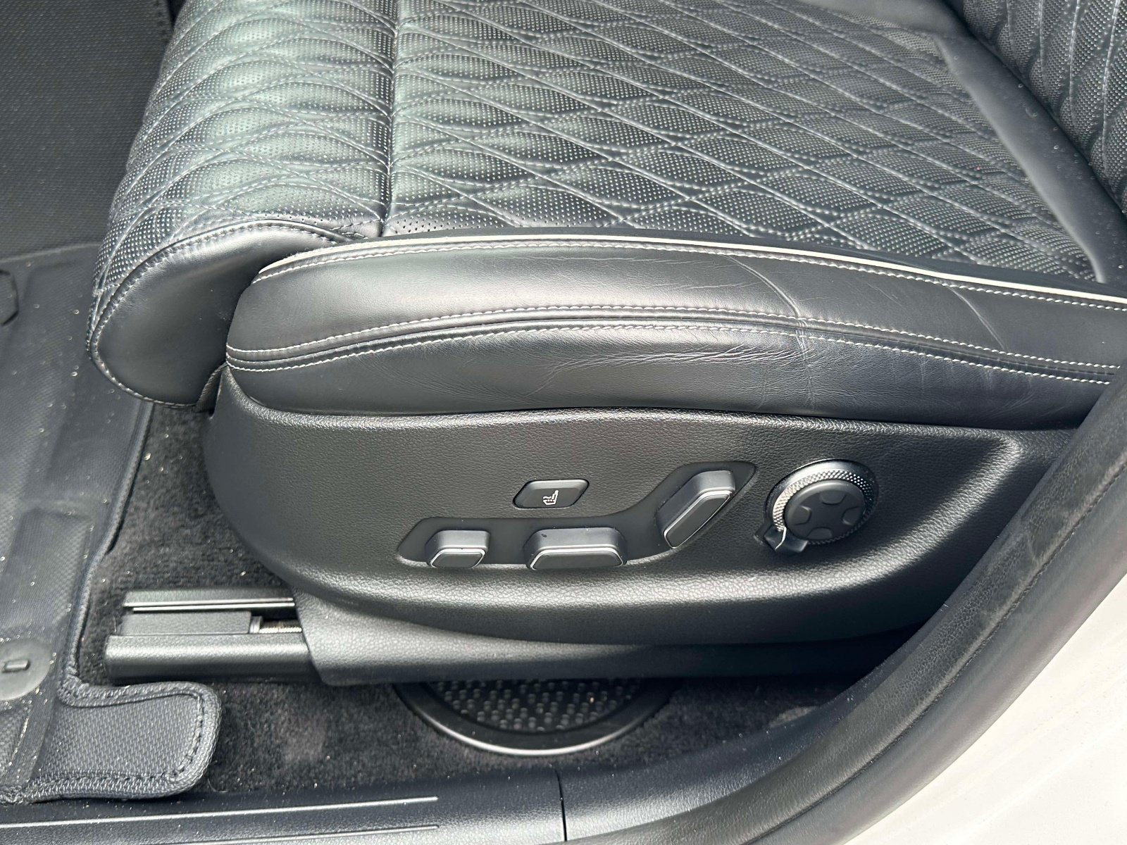 Used 2023 Genesis GV70 3.5T Sport w/ Sport Prestige Package AWD/4WD image 23