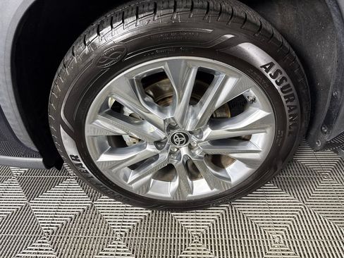 Used 2020 Toyota Highlander Limited FWD image 10