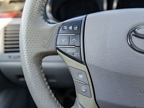 Used 2011 Toyota Avalon Limited image 24