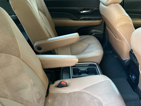 Used 2024 Toyota Grand Highlander AWD Hybrid image 31