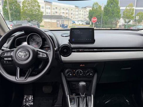 Used 2019 Toyota Yaris L FWD image 23