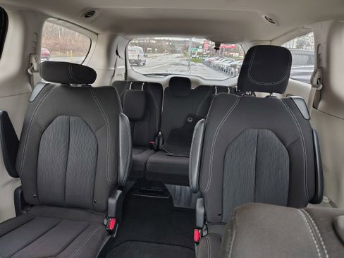 Certified 2024 Chrysler Voyager LX image 33