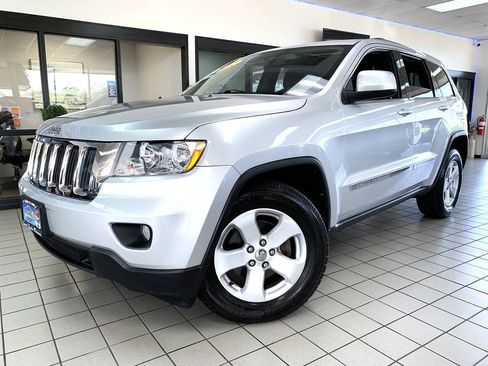 Used 2012 Jeep Grand Cherokee Laredo AWD/4WD image 2