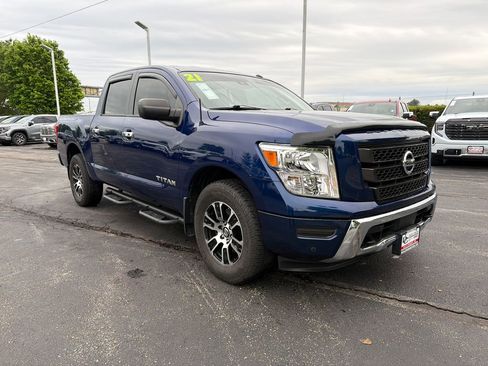 Used 2021 Nissan Titan SV w/ SV Convenience Package AWD/4WD image 3