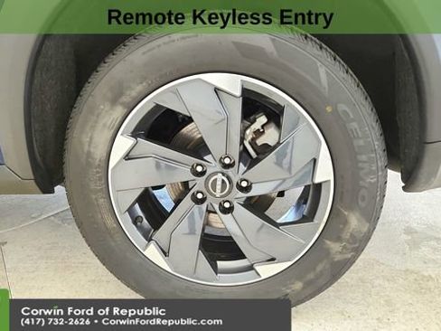 Used 2024 Nissan Rogue SV image 10