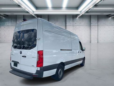 Used 2022 Mercedes-Benz Sprinter 2500 image 4