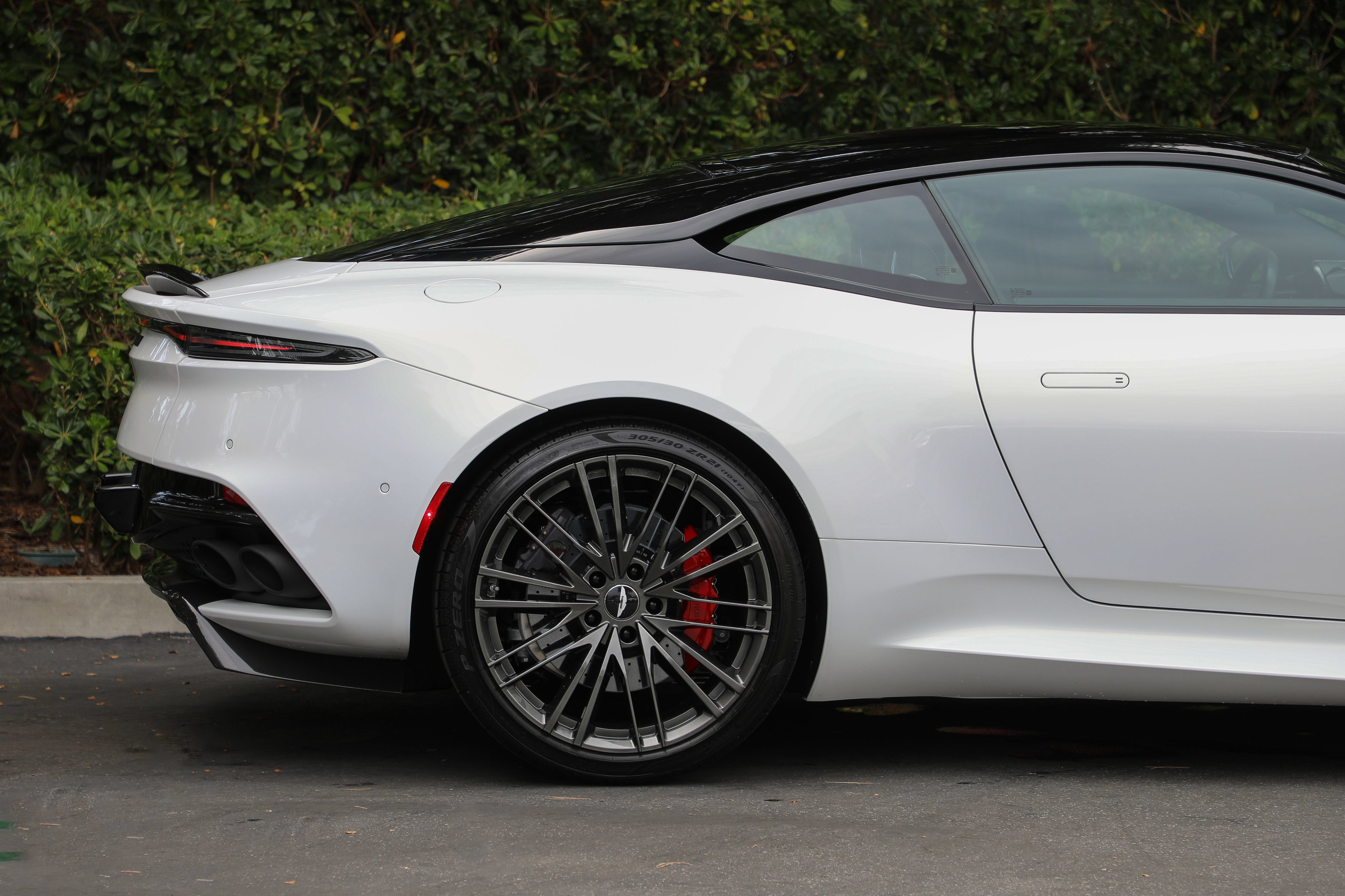 Used 2023 Aston Martin DBS Coupe RWD image 33