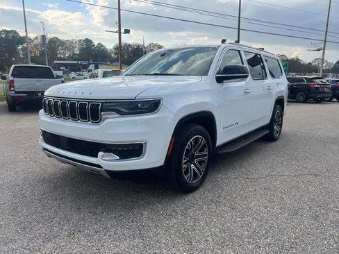 Used 2024 Jeep Wagoneer L Series II image 13