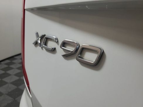Used 2024 Volvo XC90 B6 Ultimate w/ Protection Package image 10