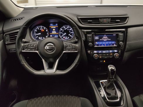 Used 2020 Nissan Rogue SV FWD image 22