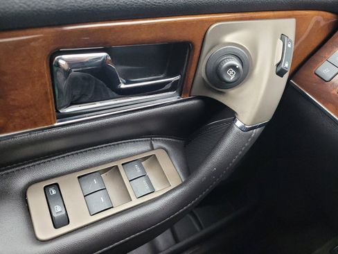 Used 2015 Lincoln MKX AWD w/ Equipment Group 102A image 27