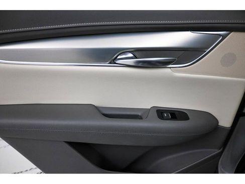 Used 2017 Cadillac XT5 Luxury w/ Driver Awareness Package image 21